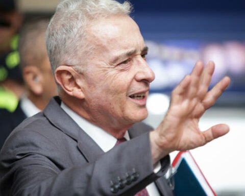 ¡Otra excusa más! Álvaro Uribe y su “larga lista” de maniobras para dilatar su juicio