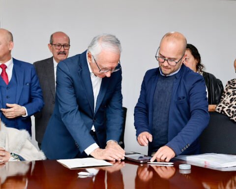 Jaramillo firmó el terreno del Hospital de la Paz