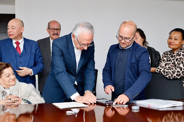 Jaramillo firmó el terreno del Hospital de la Paz
