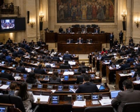 Plenaria del Congreso de Colombia durante el debate del Presupuesto General de la Nación 2027